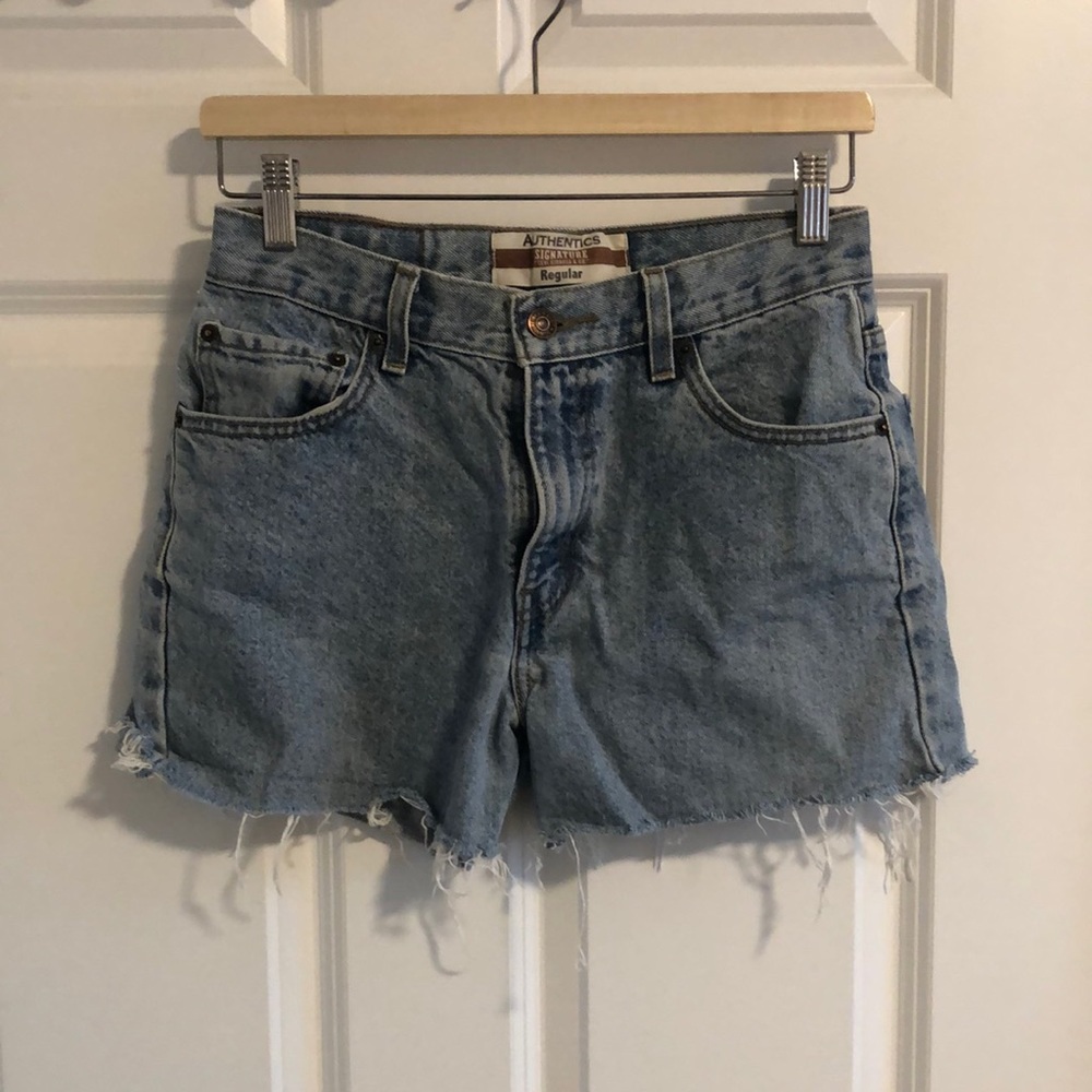 ❌ SOLD // Vintage Levi’s Cut-off Denim high-Waisted Short